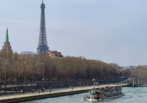 Cruzeiro Panorâmico no Sena - La Croisière Promenade – Partida da Torre Eiffel