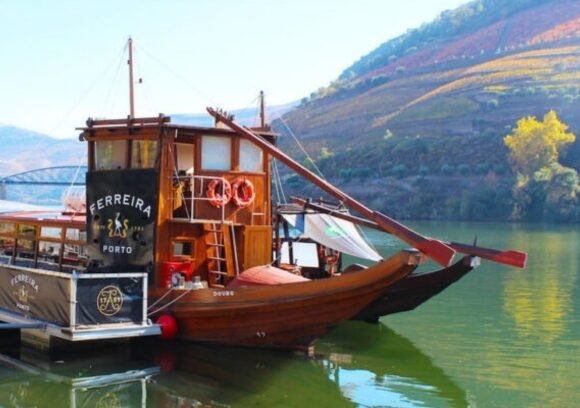 Passeio de Barco Rabelo na Régua