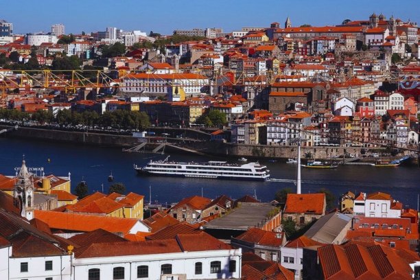 Porto | Régua | Porto com paisagens incríveis e vinhos do porto