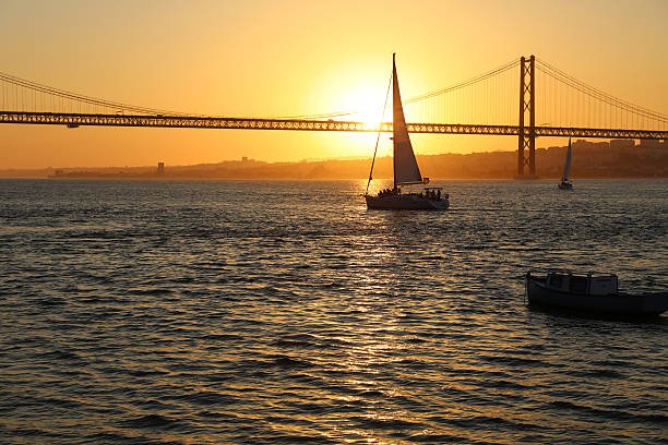 Passeio de barco privado ao pôr do sol em Lisboa