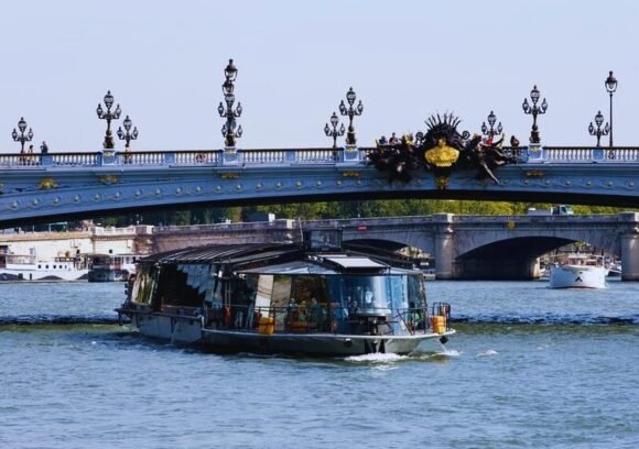 Cruzeiro Gastronómico pelo Sena – Almoço e Jantar a Bordo dos Bateaux Parisiens