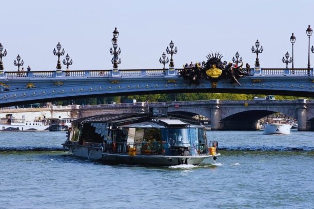 Cruzeiro Gastronómico pelo Sena – Almoço e Jantar a Bordo dos Bateaux Parisiens