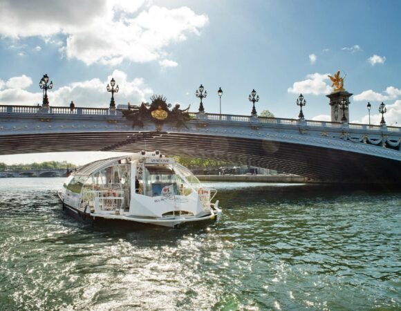 Batobus – Passe Navegável & Kit "Enquête à Bord"